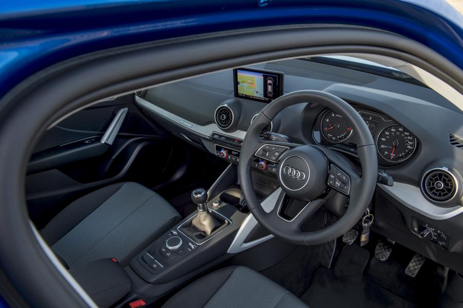 Интерьер Audi Q2 TDI Design 2016 года  (UK) (фото 19 из 30)